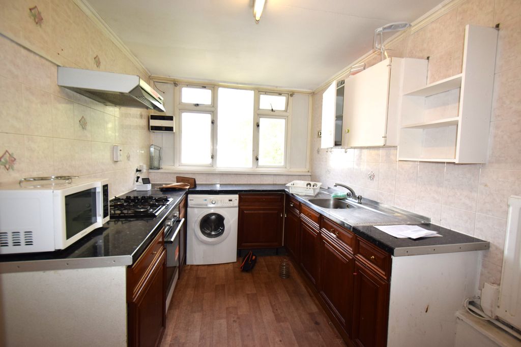 Property photo 1 of 7 Kitchen