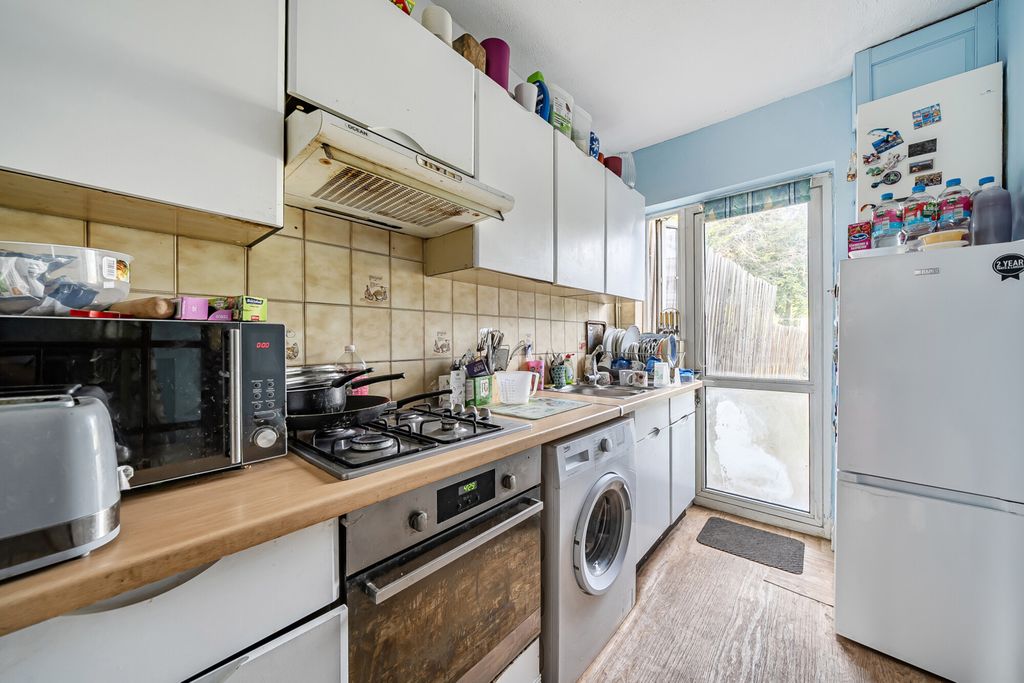 Property photo 3 of 12 Kitchen