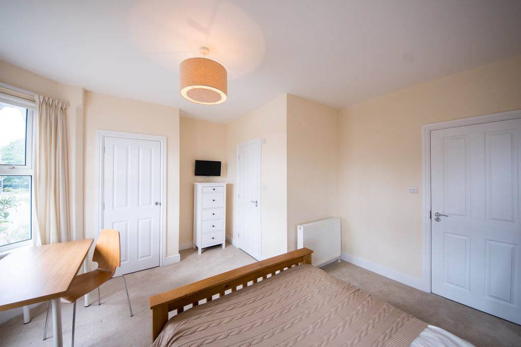 Bath Road, Reading RG30, Room to rent, £795 pcm | PrimeLocation
