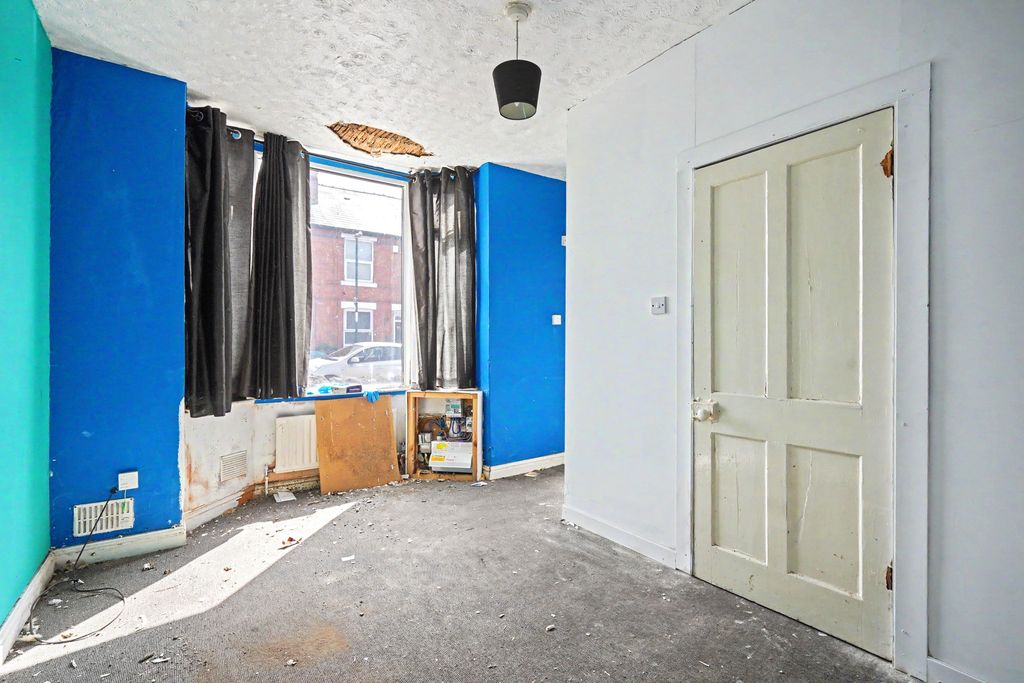 Property photo 2 of 17