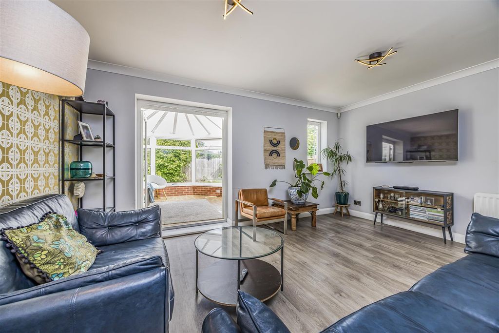 Property photo 3 of 19 Kingfisher Drive, Westbourne-Porticomarketing-Nexa