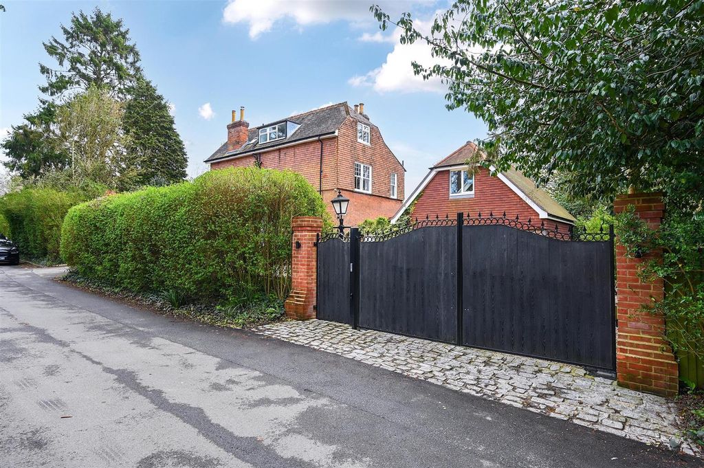 Property photo 1 of 60 116-Old-Roar-Road-Tn37 (45).Jpg