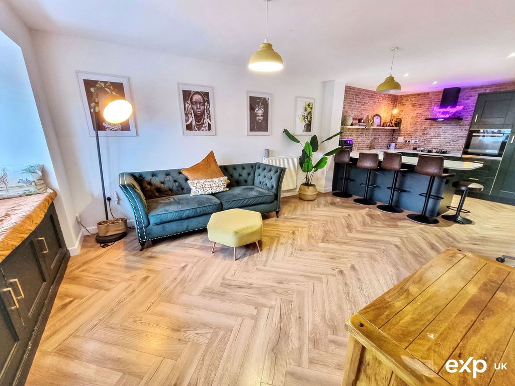 Property photo 2 of 25