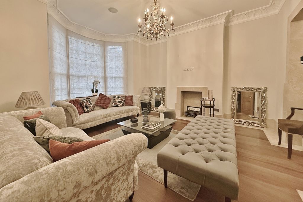 Property photo 1 of 41 Photo 4