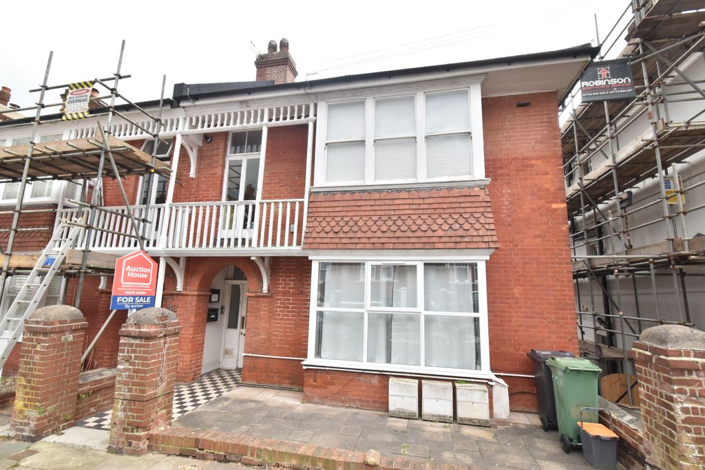 Property photo 1 of 8