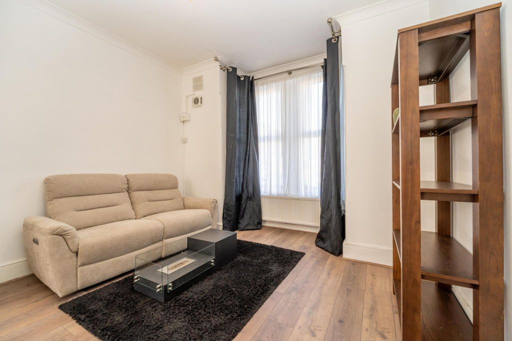 Property photo 3 of 11 Gallery