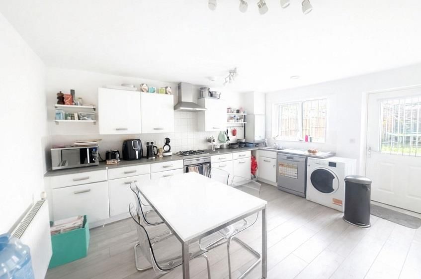 Property photo 2 of 10 1 Vince Street - Kitchen.Jpeg