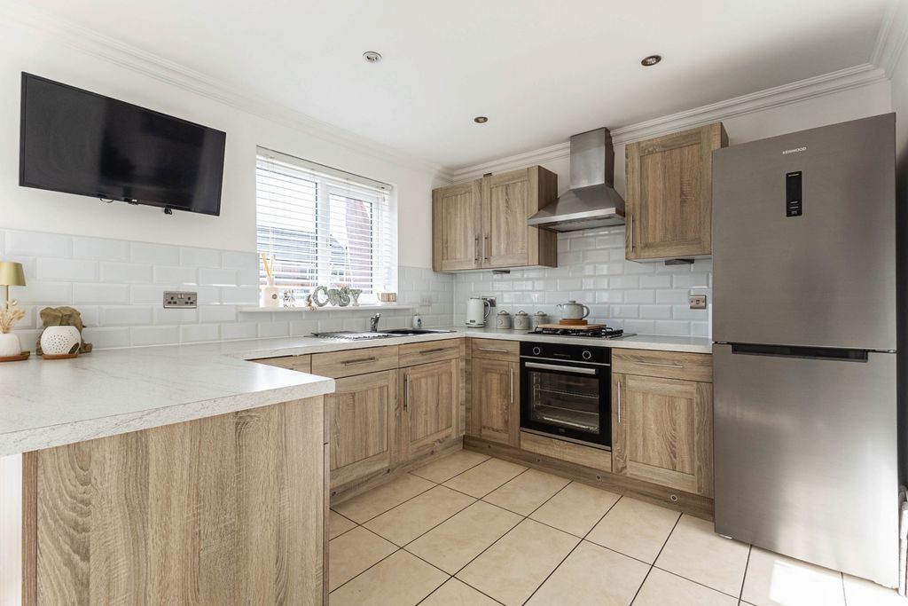Property photo 3 of 21 Kitchen / Dinning Room