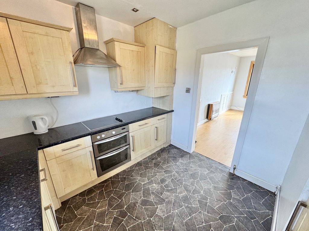 Property photo 2 of 21 Ladyford Avenue, Kilwinning Kitchen Photo