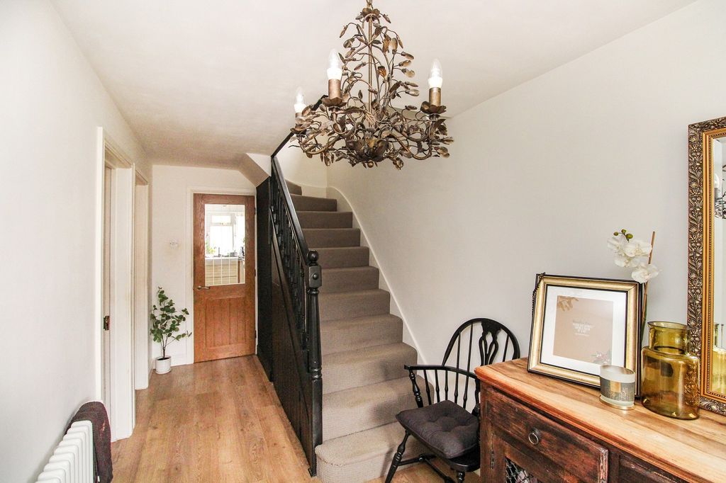 Property photo 2 of 13 Entrance Hall