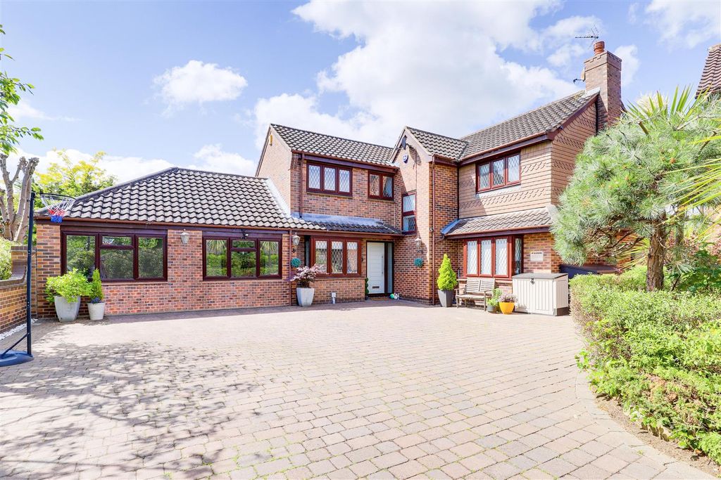 Property photo 1 of 34 7390.Jpg