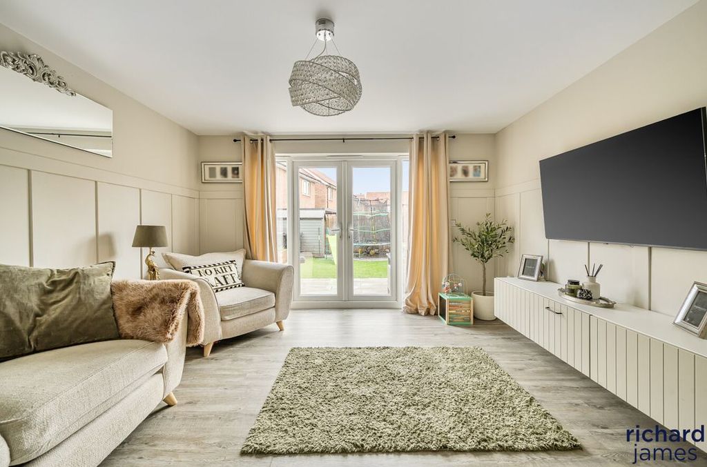 Property photo 2 of 20 c62De92632d14630Bdcec30F179B6820