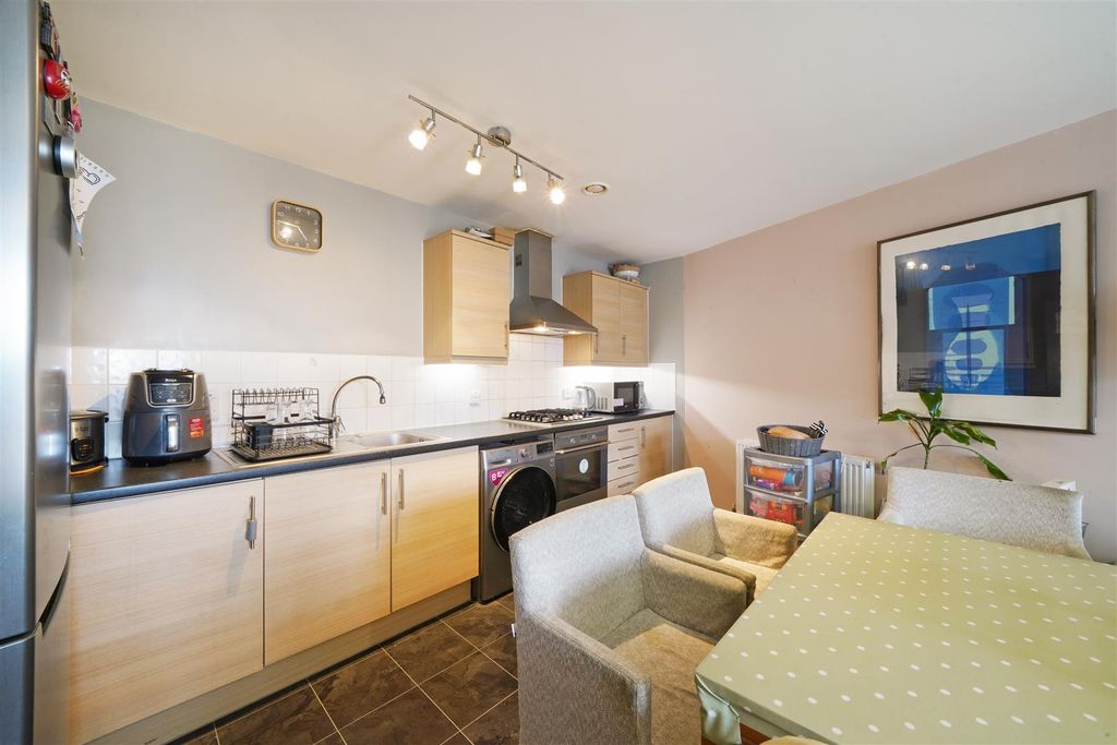 Property photo 2 of 9 Flat 26, Ebony Court - Rfjzenmipdphnezpiubz.Jpg