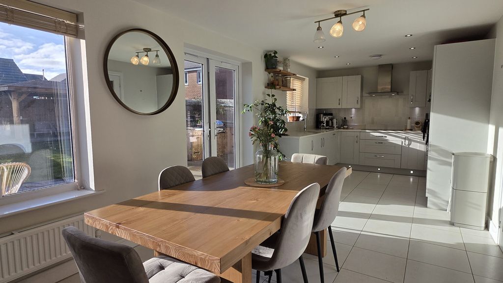 Property photo 2 of 27