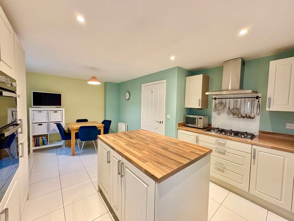 Property photo 2 of 20 Kitchen/Diner