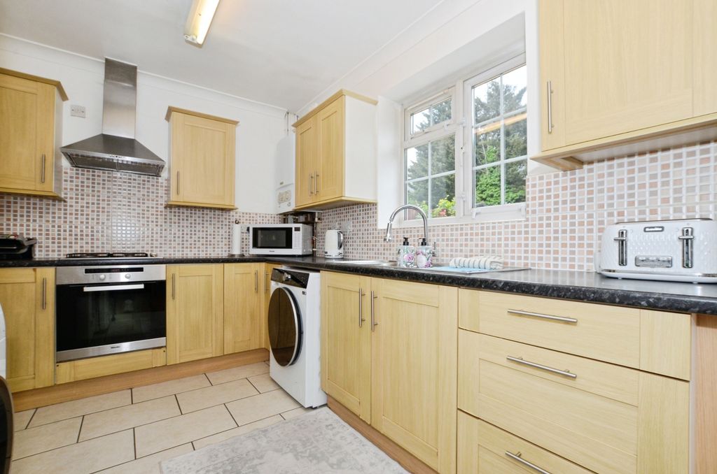 Property photo 3 of 20 Kitchen