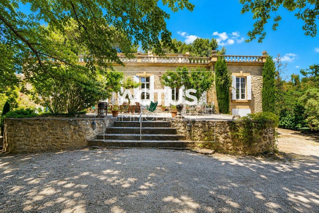 Property photo 1 of 11 Pélissanne – Character Property In The Heart Of An Exceptional Park