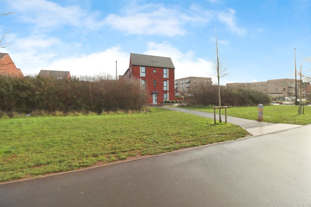 Property photo 2 of 13