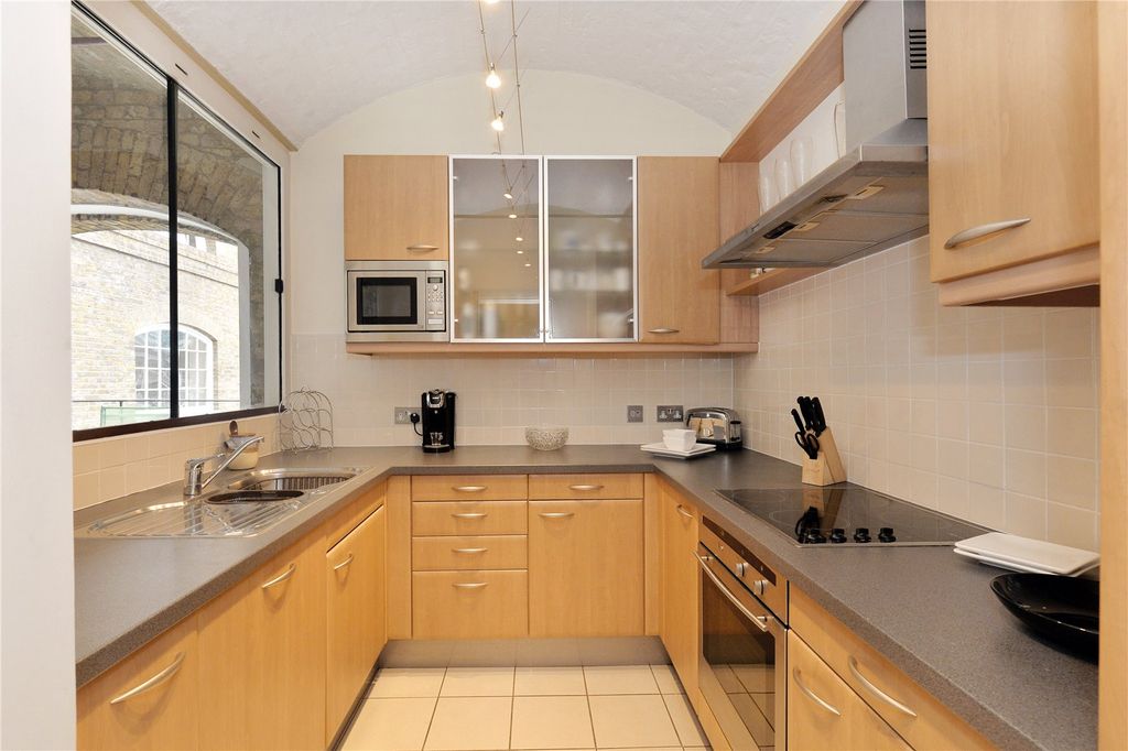 Property photo 2 of 9 Kitchen