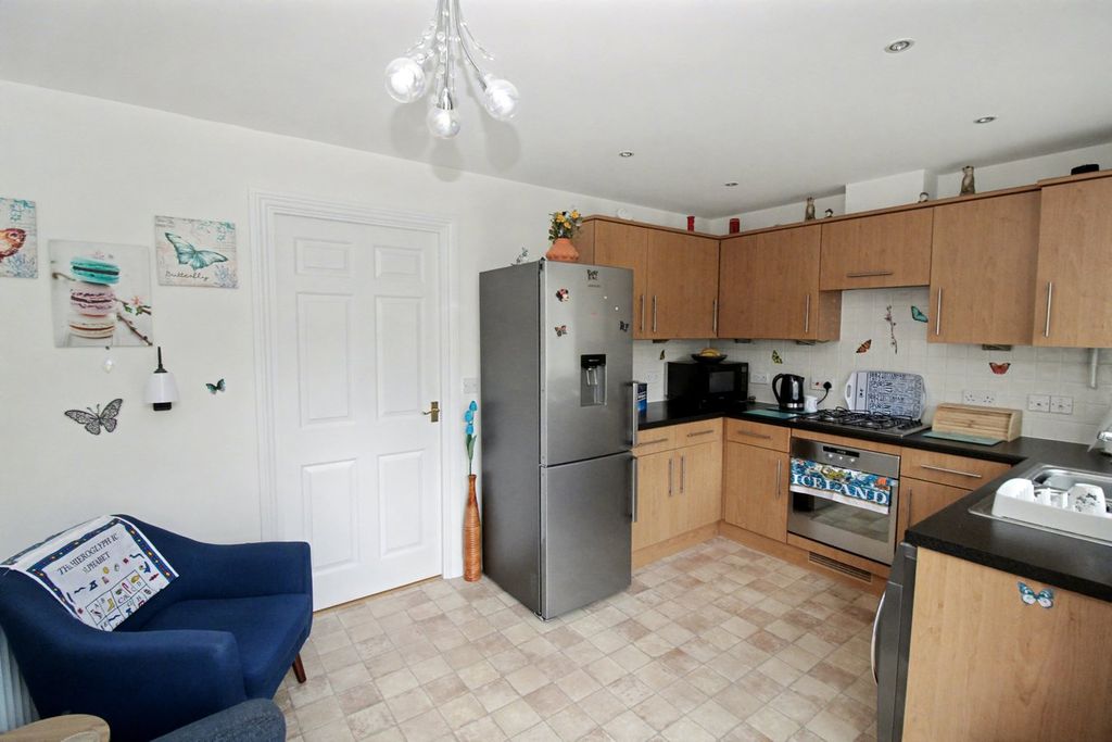 Property photo 2 of 23