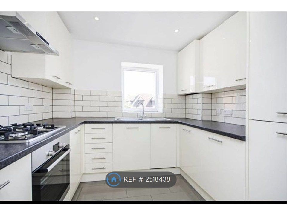 Property photo 3 of 7 Kitchen