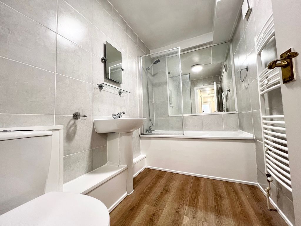 Property photo 3 of 9 Photo 2