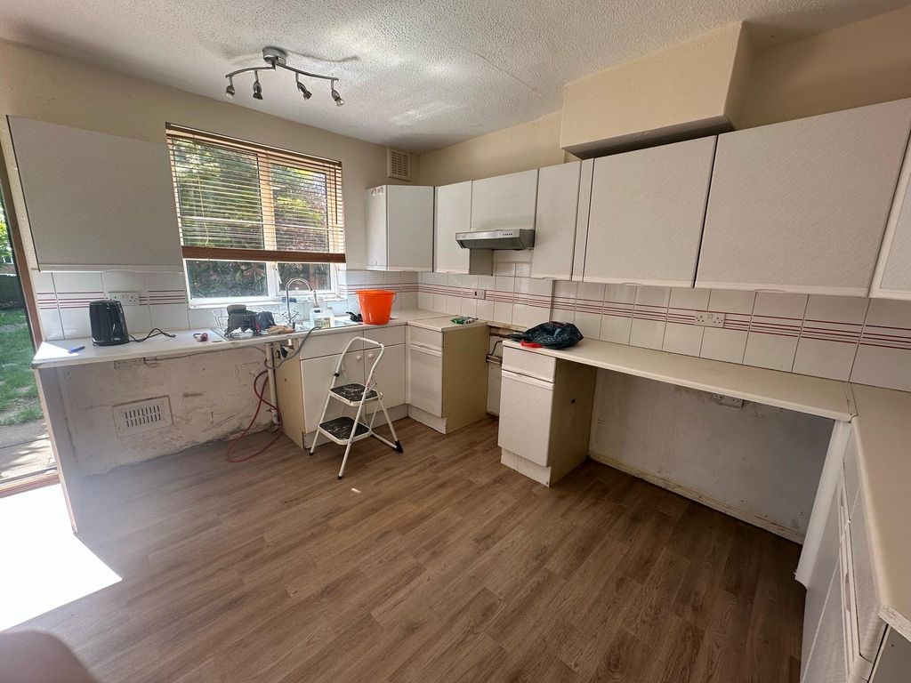 Property photo 2 of 6 Front