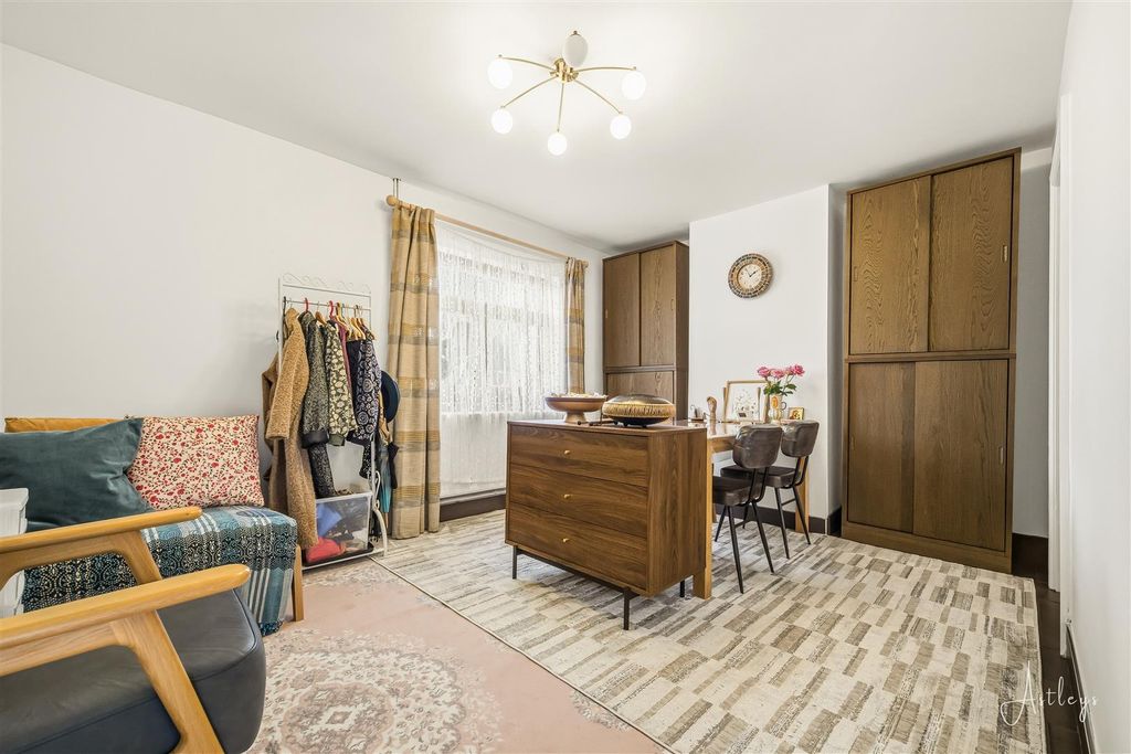 Property photo 2 of 14 Lounge