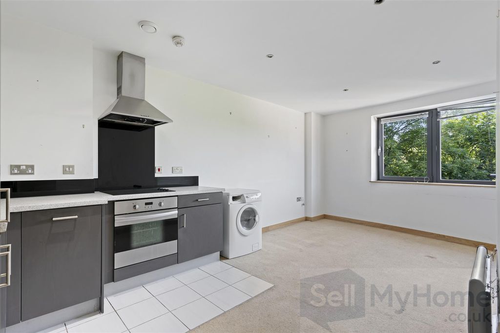 Property photo 2 of 14 Kitchen Lounge