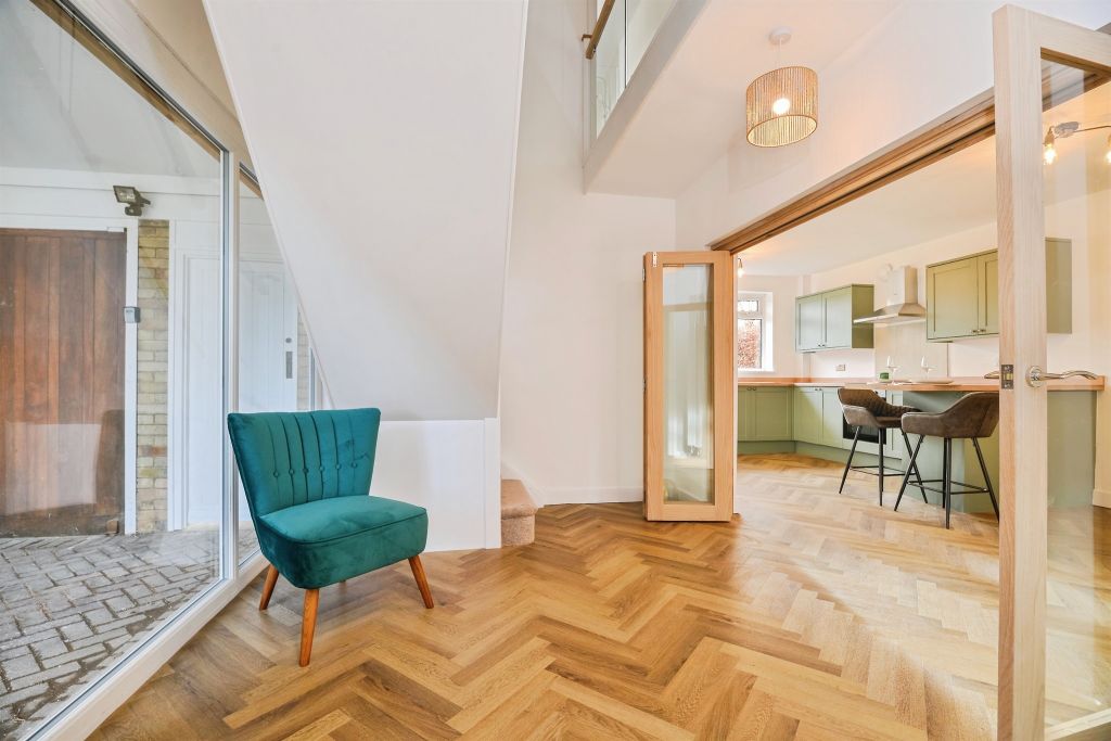 Property photo 3 of 21