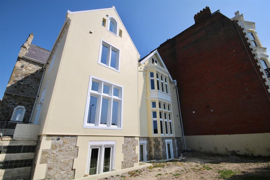 Property photo 2 of 10 Y9Gq_Tprleikpchm656Yzq.Jpg