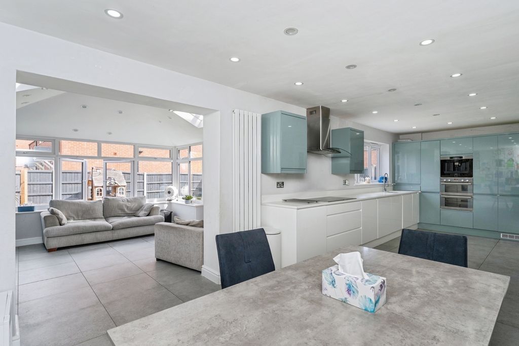 Property photo 2 of 33 Kitchen/Diner