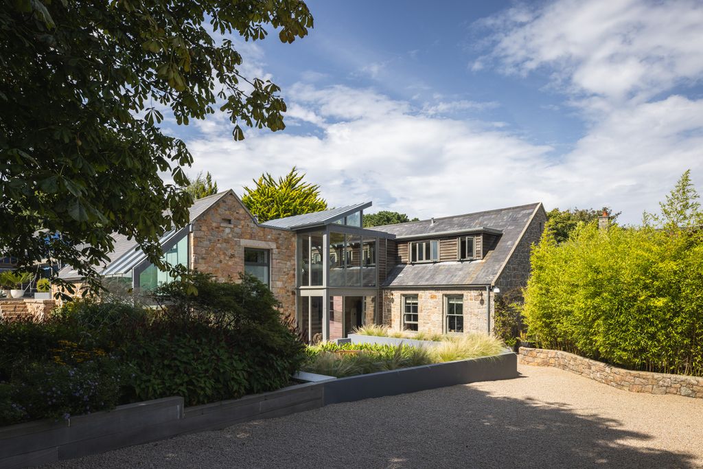 Property photo 1 of 20