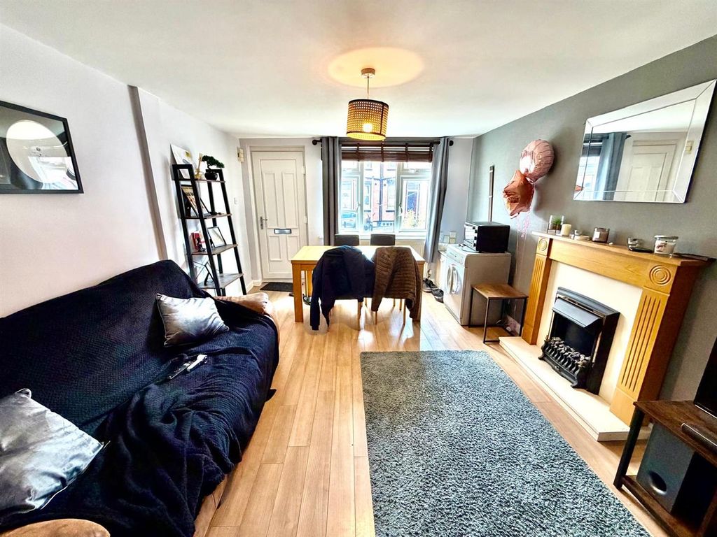 Property photo 3 of 15 Living Room / Dining Area: