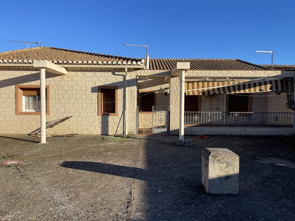 Property photo 3 of 49