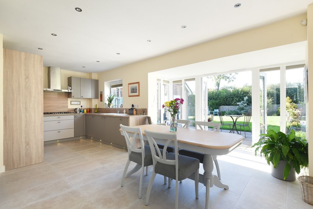 Property photo 2 of 26 5530626