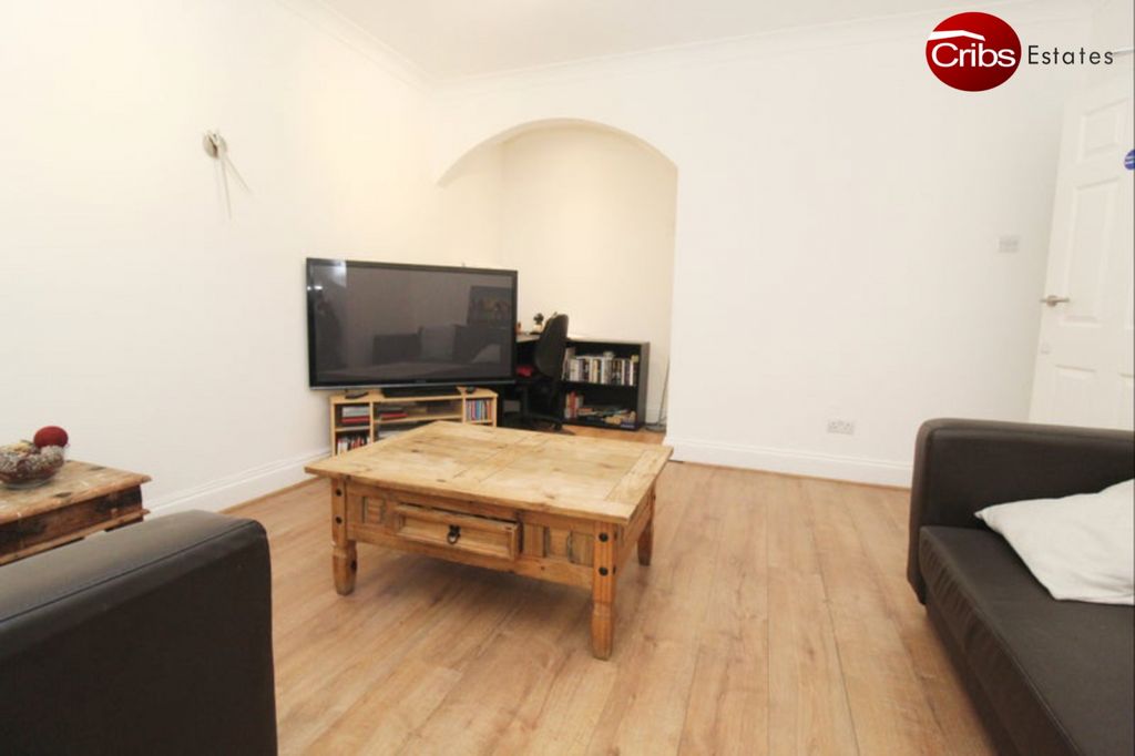 Property photo 3 of 8 Gallery