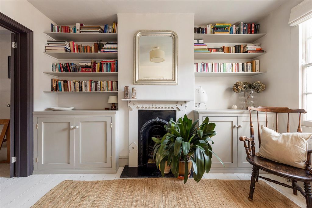 Property photo 3 of 38 80 Eden Road, E17 9Jy