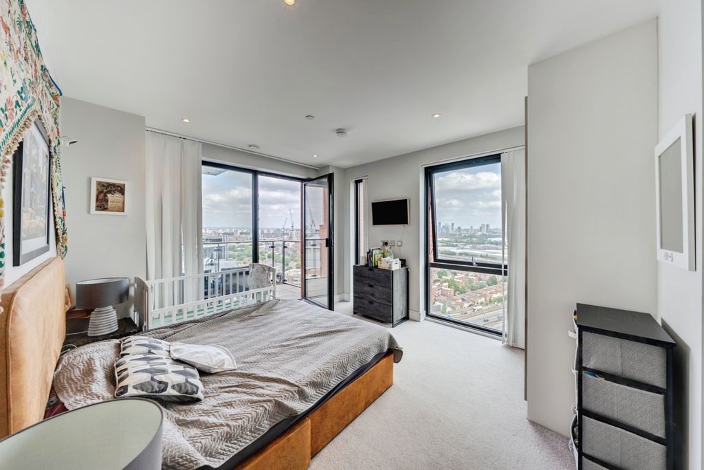 Property photo 3 of 18 A7S03132Hdr