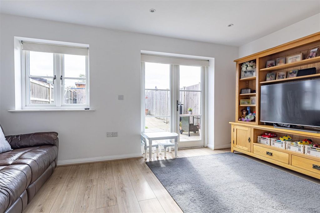 Property photo 2 of 17 9 Langland (1).Jpg