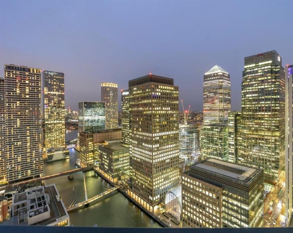 Property photo 1 of 5 Canary Wharf View