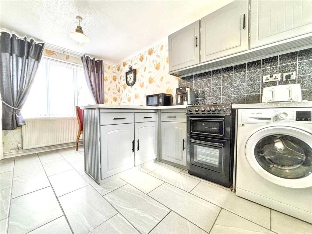 Property photo 3 of 20 Kitchen