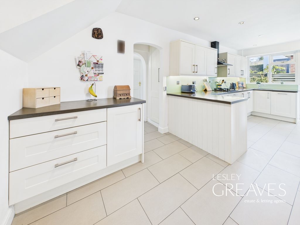 Property photo 2 of 33 Kitchen