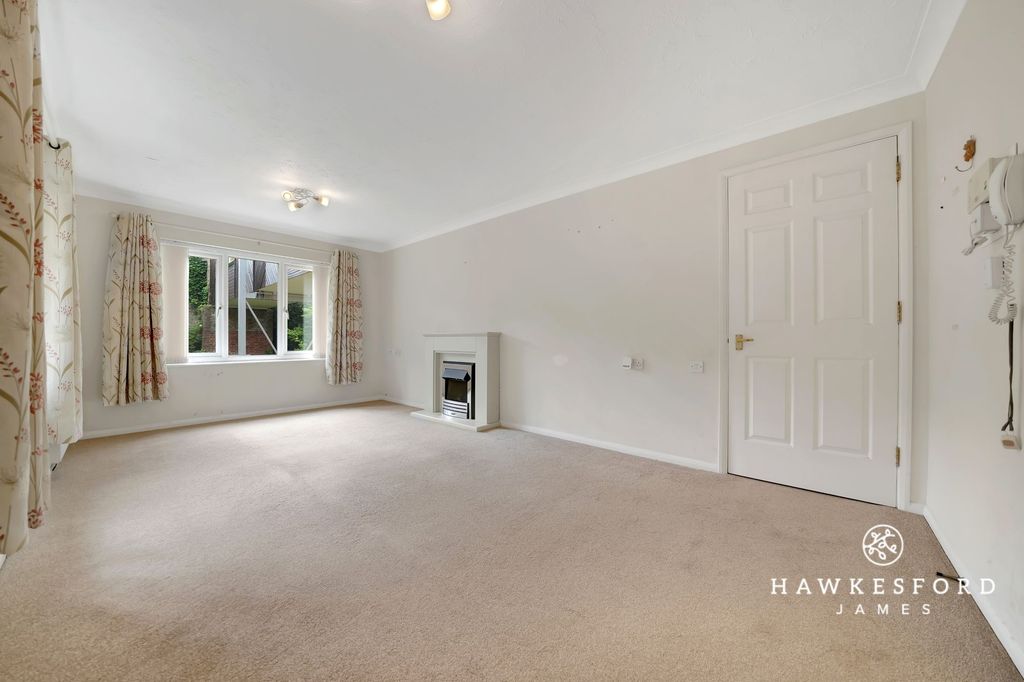 Property photo 3 of 15 Barkers Court, Sittingbourne - Lounge/Diner