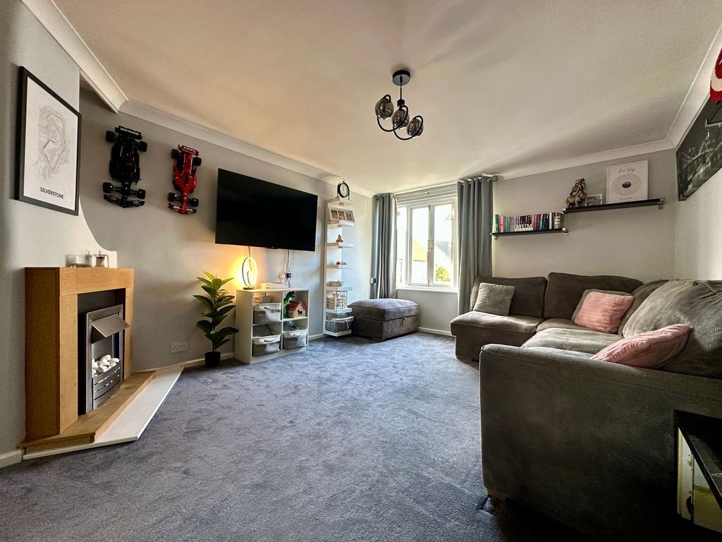 Property photo 2 of 9 Lounge