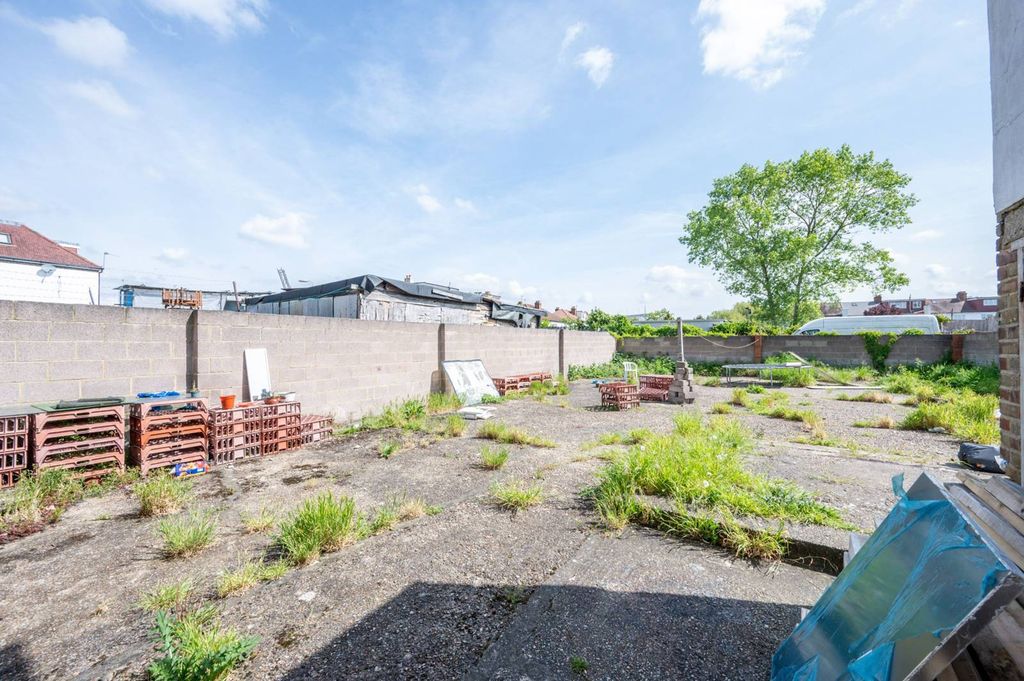 Property photo 1 of 5