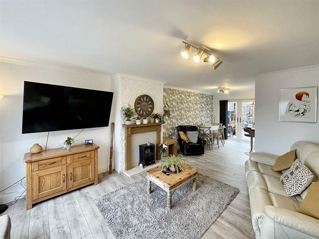 Property photo 2 of 19 4931572