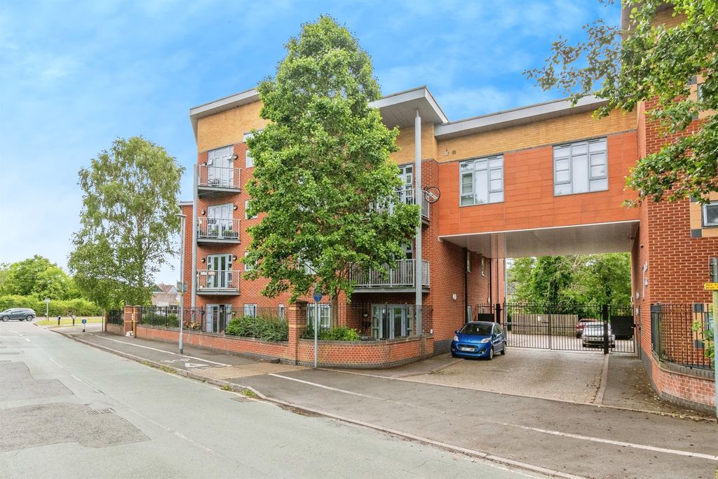 Property photo 1 of 17