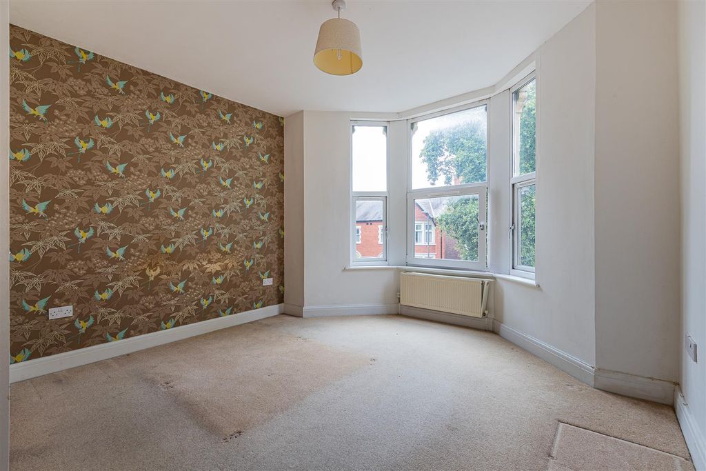Property photo 3 of 11 4 Princes Mansions-8.Jpg