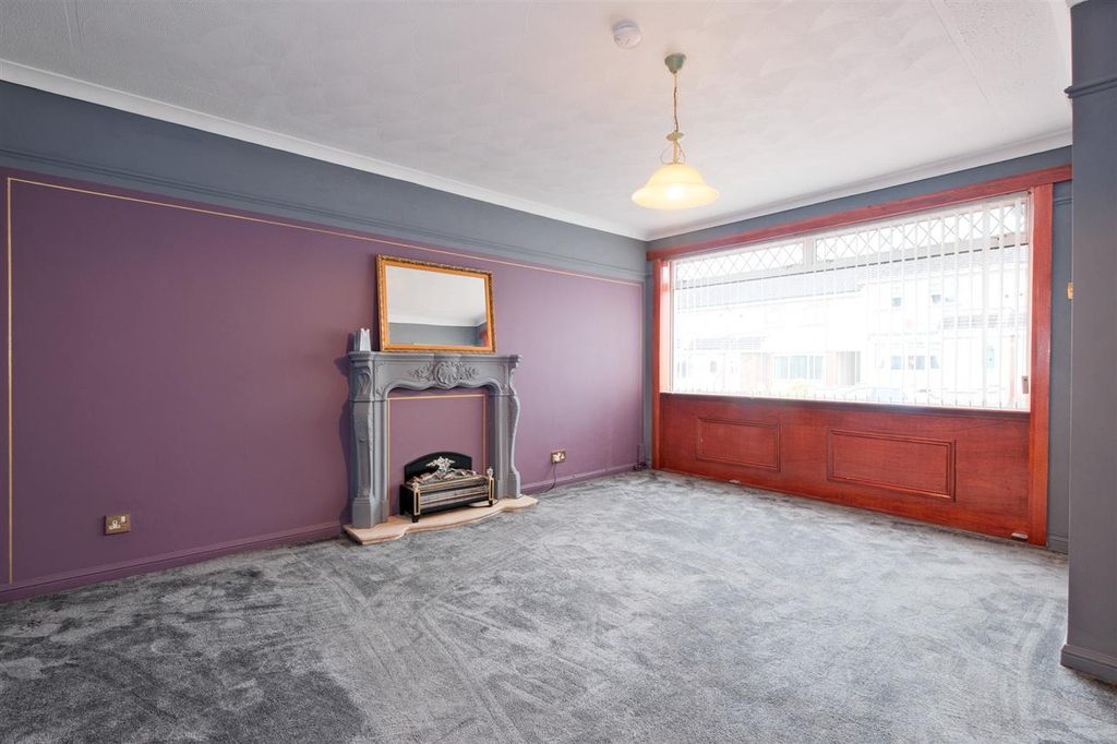 Property photo 2 of 16 Lounge